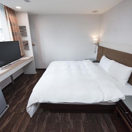 Junli Hotel Banciao Екстер'єр фото