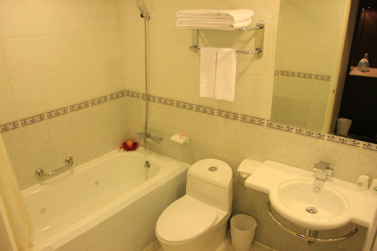 Junli Hotel Banciao Екстер'єр фото
