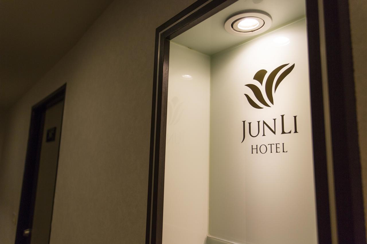 Junli Hotel Banciao Екстер'єр фото
