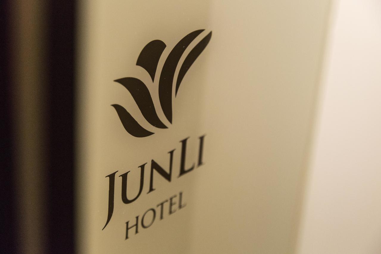 Junli Hotel Banciao Екстер'єр фото