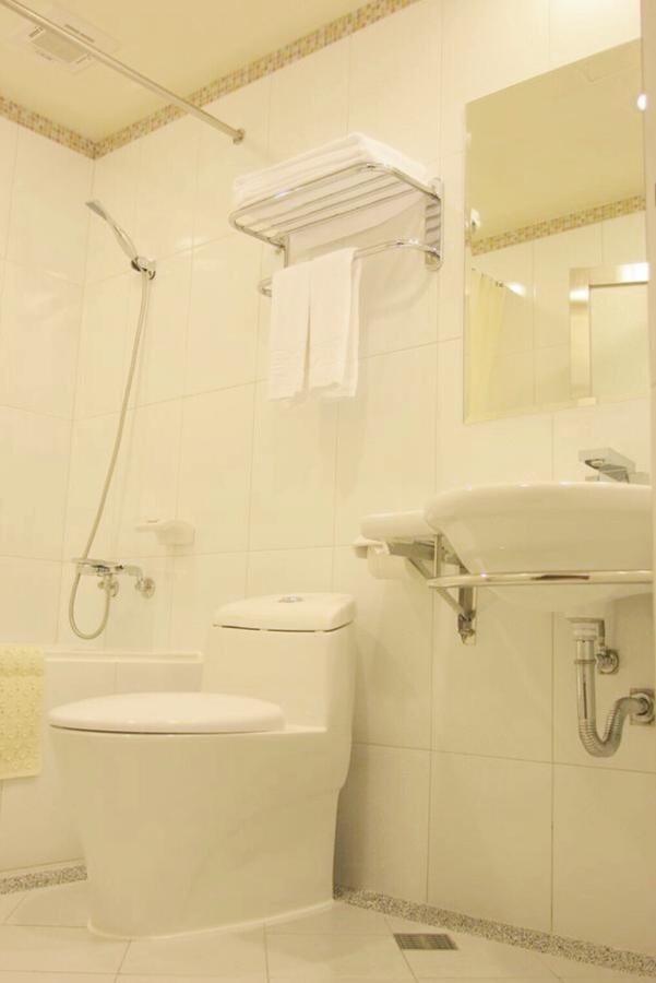 Junli Hotel Banciao Екстер'єр фото