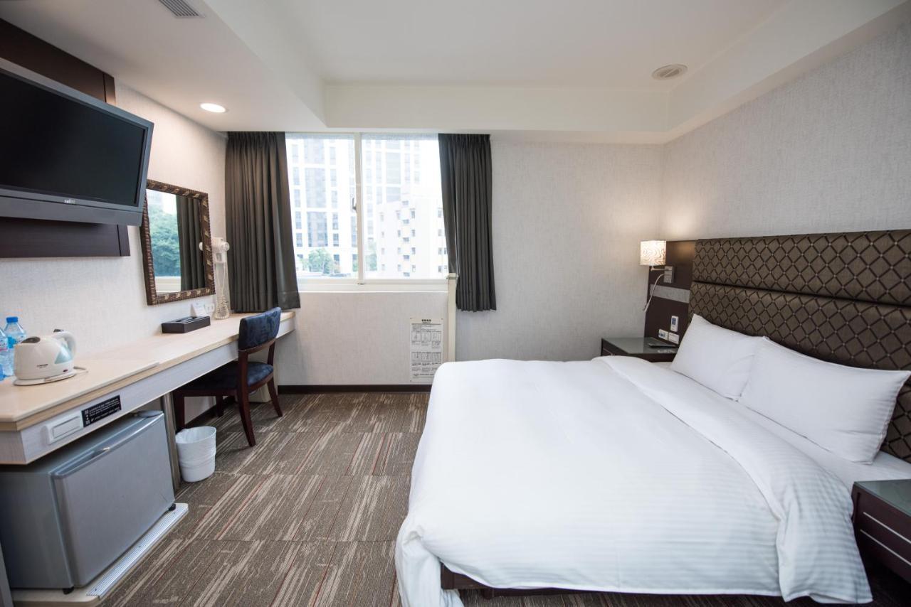 Junli Hotel Banciao Екстер'єр фото