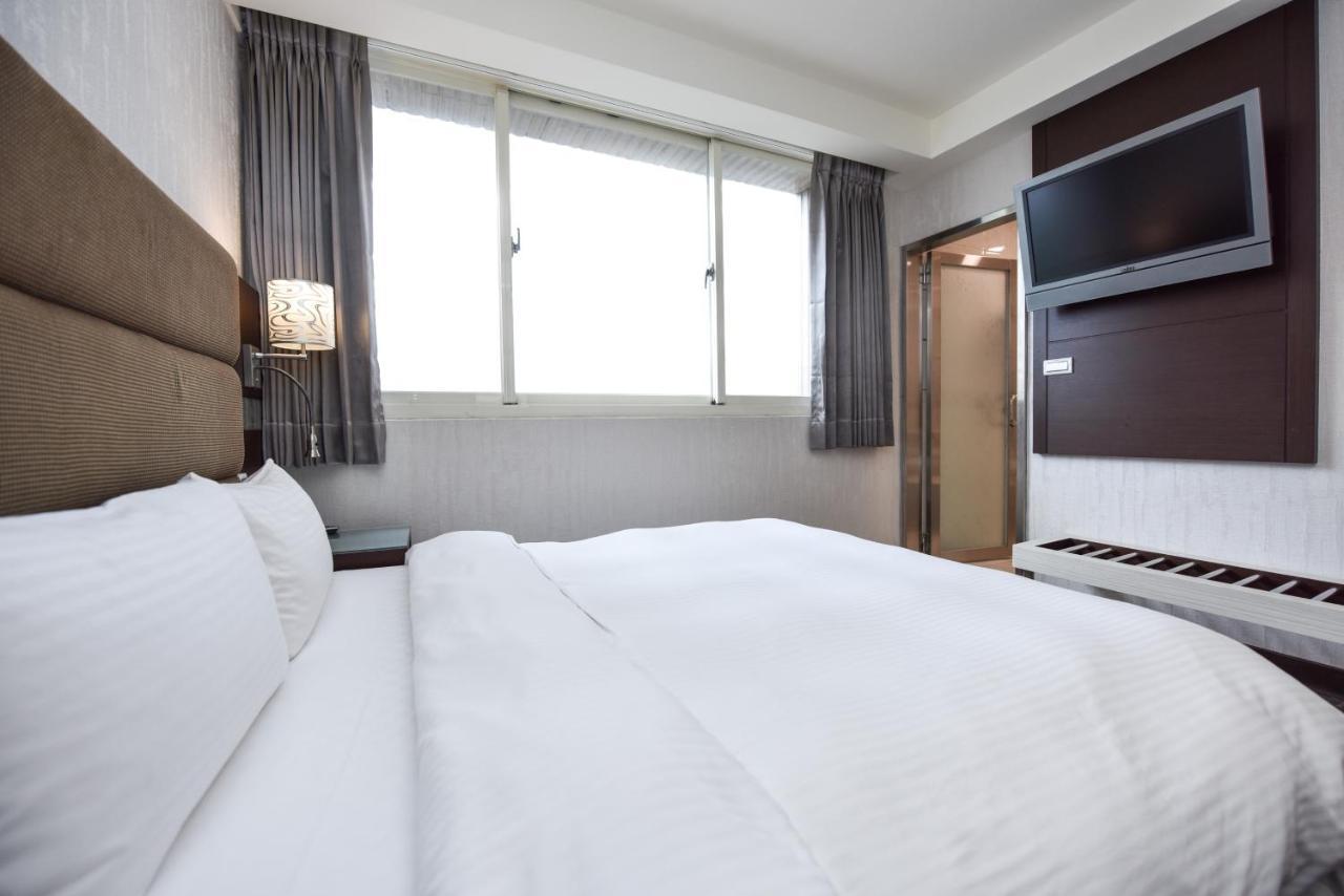 Junli Hotel Banciao Екстер'єр фото