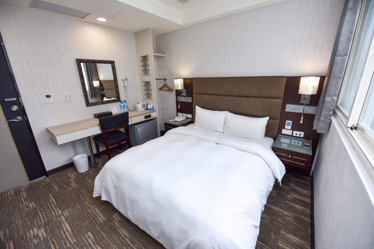 Junli Hotel Banciao Екстер'єр фото