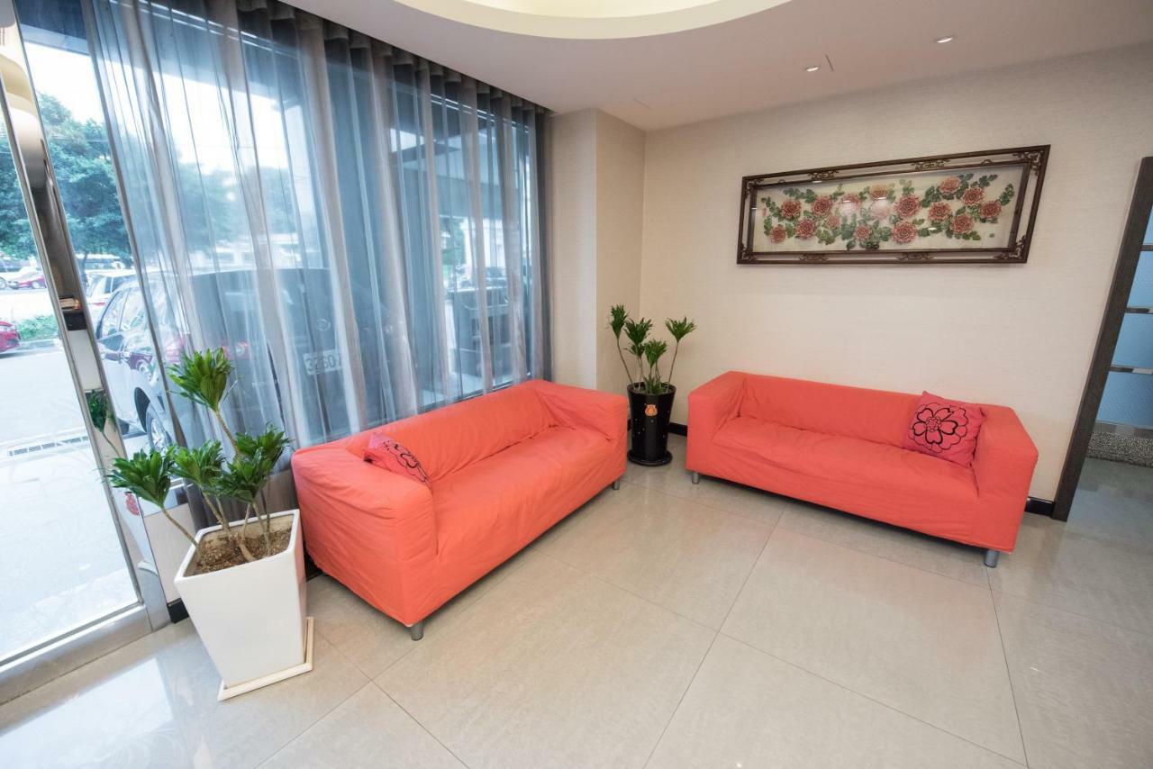 Junli Hotel Banciao Екстер'єр фото