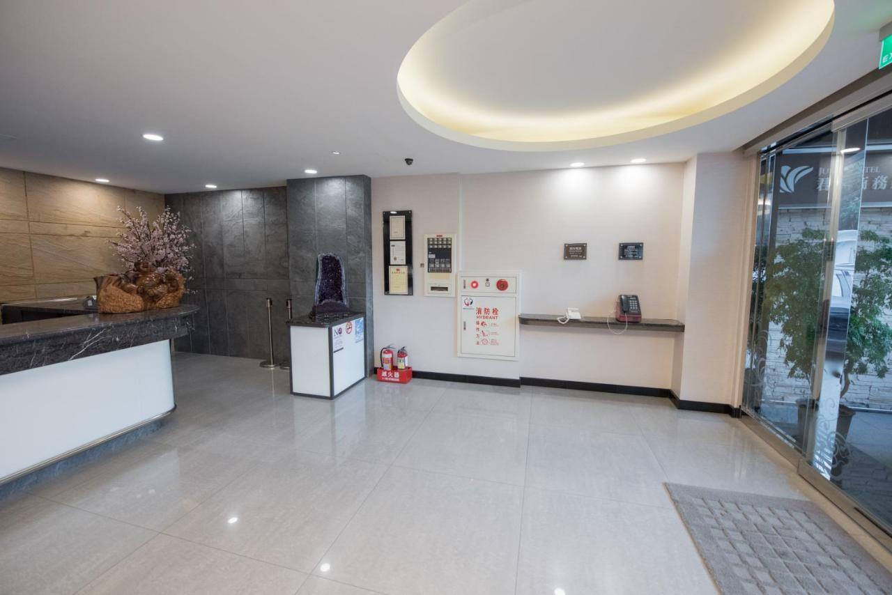 Junli Hotel Banciao Екстер'єр фото